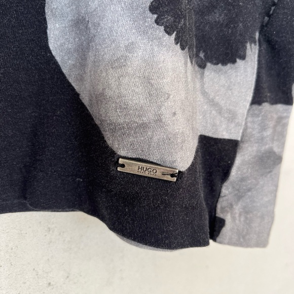 LULULEMON & HUGO BOSS • Bundle 2 men’s shirts size L - Picture 9 of 12